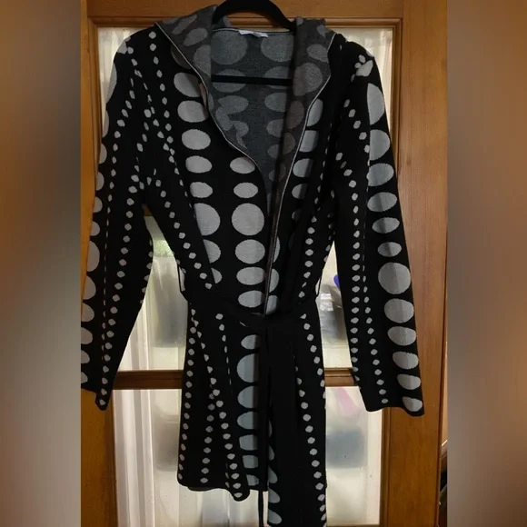 Beautiful Sioni Black and Grey Polka Dot Wrap Sweater with Tie. Size XL - Picture 1 of 6
